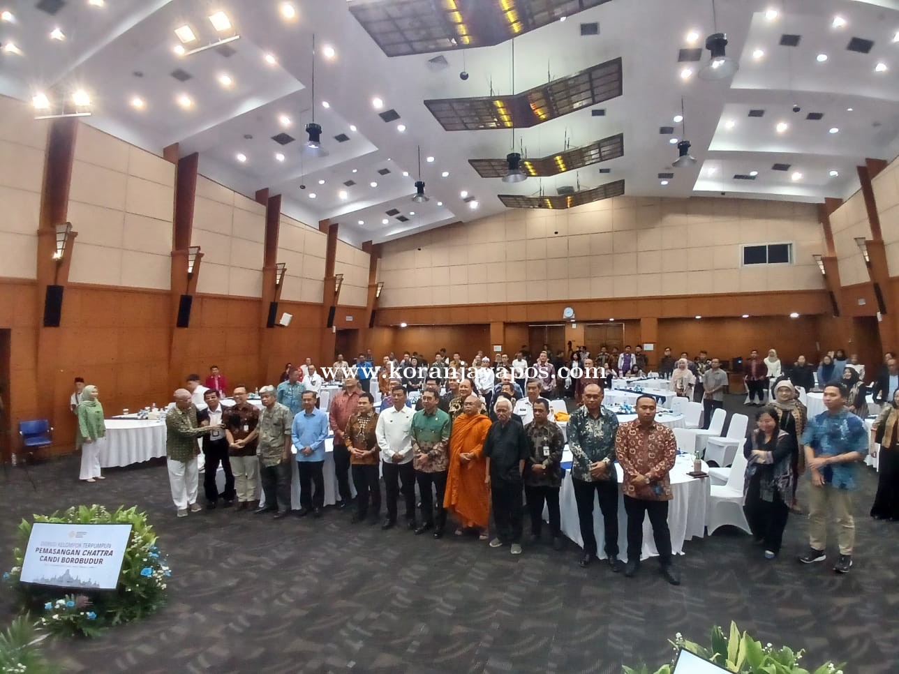 Rencana Pemasangan Chattra Di Puncak Candi Borobudur Esensi Jati Diri Situs sebagai Mahakarya Spiritualitas Nusantara